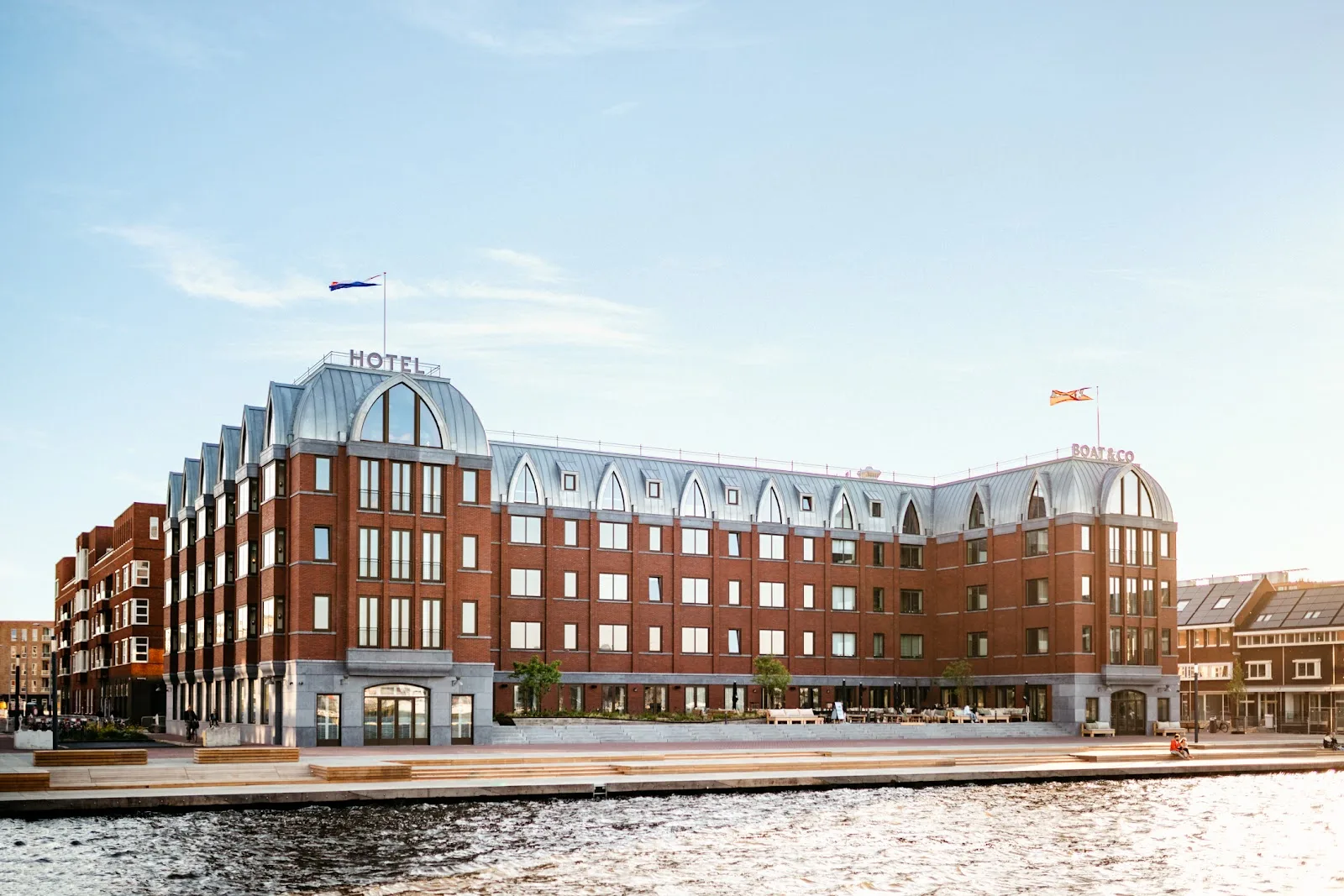 The July Amsterdam West באמסטרדם